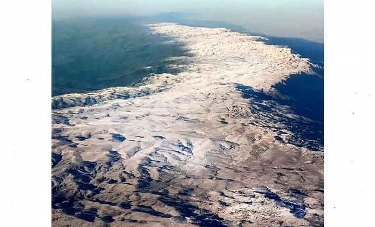 Un manto blanco cubrió a las Sierras Grandes de Córdoba.