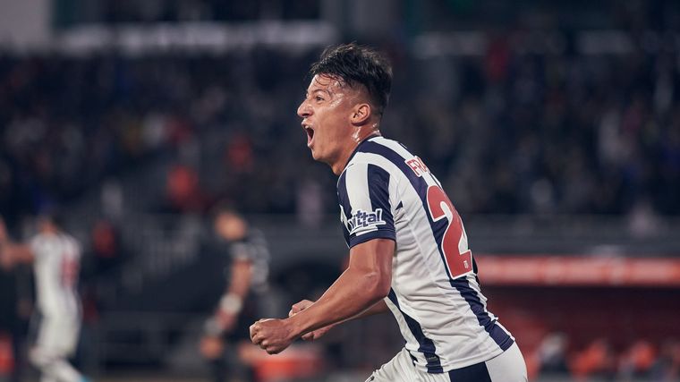 El ecuatoriano Alan Franco grita el tanto del empate de Talleres. 
