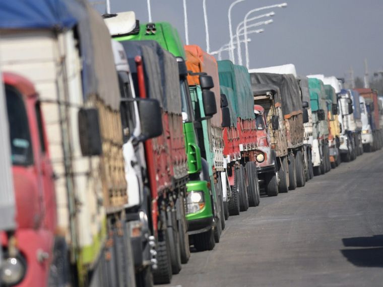 El campo se hartó de la falta de gasoil y llamó a un paro nacional.