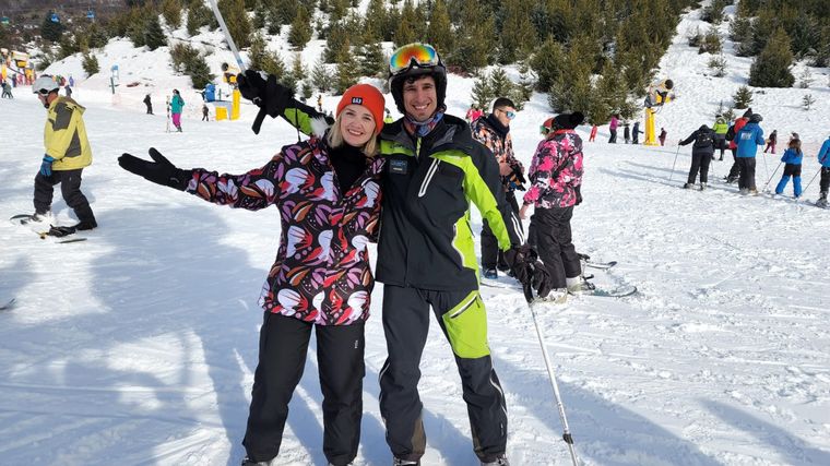 El equipo de Viva la Radio tomó su primera clase de esquí en el Cerro Catedral.