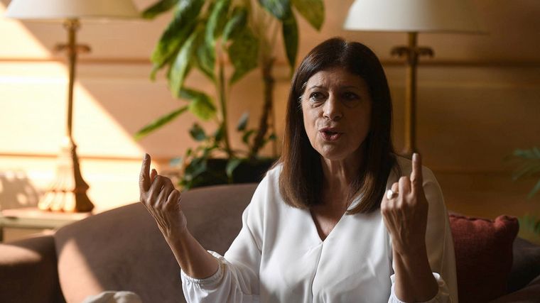Clara García criticó el acuerdo por la deuda firmado por Omar Perotti.