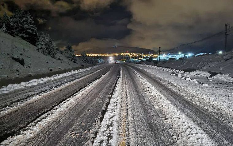 Bariloche: suspenden clases y piden precaución para circular