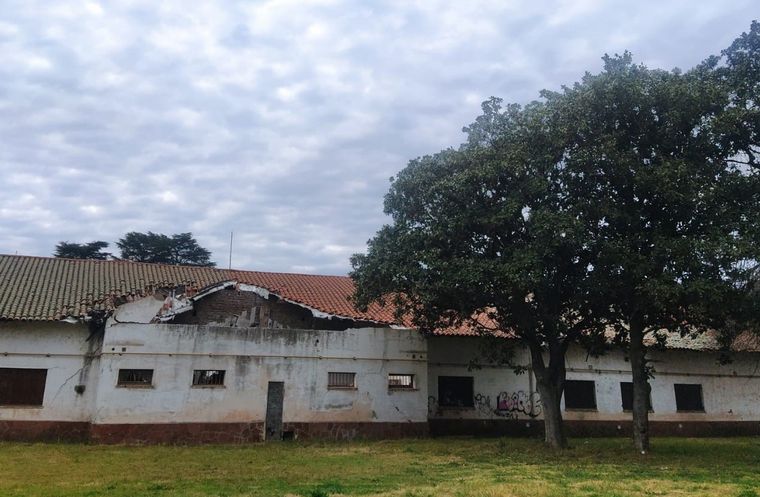 FOTO: El hogar escuela se incendió hace un año: las obras brillan por su ausencia.