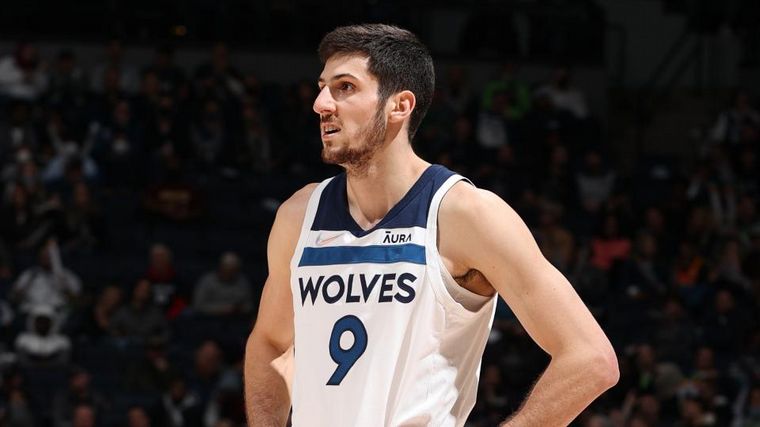 FOTO: Leandro Bolmaro con la camiseta de los Wolves en la pasada temporada NBA. 