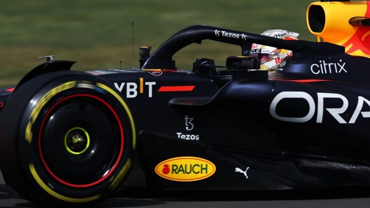 Max avisa que tiene el auto, liderando la FP3 en Silverstone