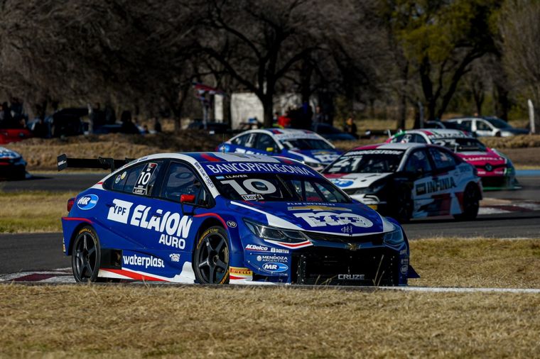 'Berni' conduce cómodamente el 'trencito' del TC2000 en los mixtos