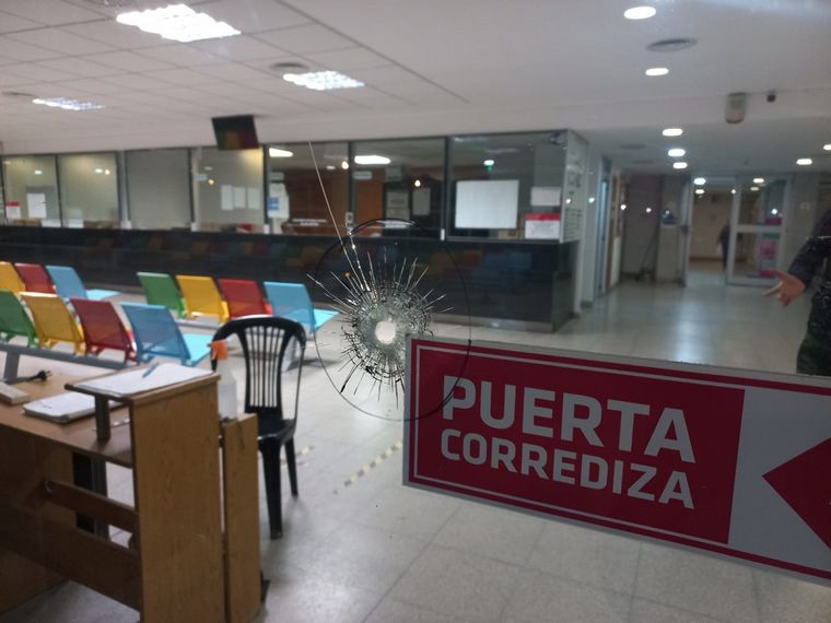 FOTO: Un ataque a balazos provocó terror en el Hospital Centenario.