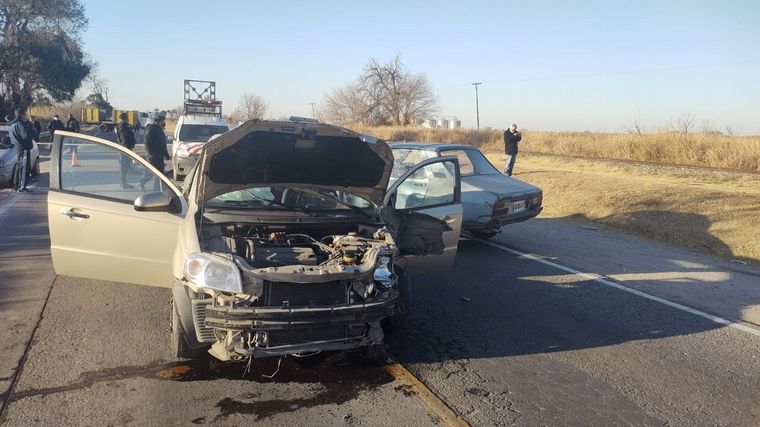 El automóvil de los fugitivos chocó contra un patrullero y un Renault 12.