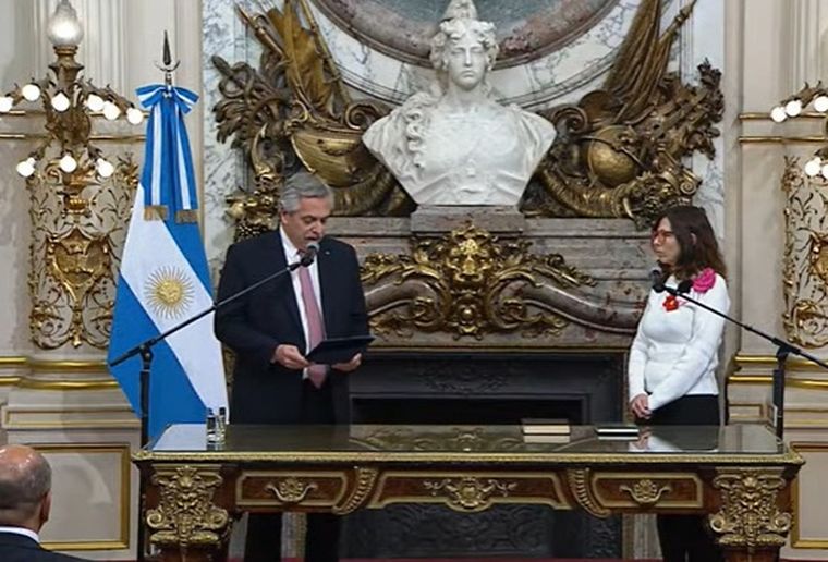 Alberto Fernández y Silvina Batakis, al momento de la jura.