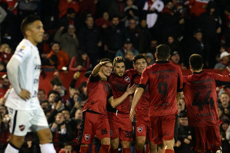 Newell's vs. Patronato por la sexta fecha de la Liga Profesional Argentina. 