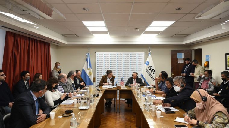 Mesa de trabajo. Todos coincidieron en el potencial de un mercado enorme para el país