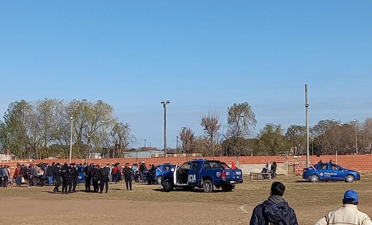 Violencia en el fútbol: un joven atacó a golpes a una árbitra.