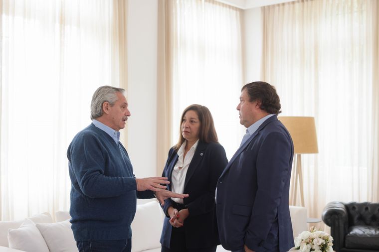 FOTO: El presidente se reunió con la gobernadora de Río Negro, Arabela Carreras.