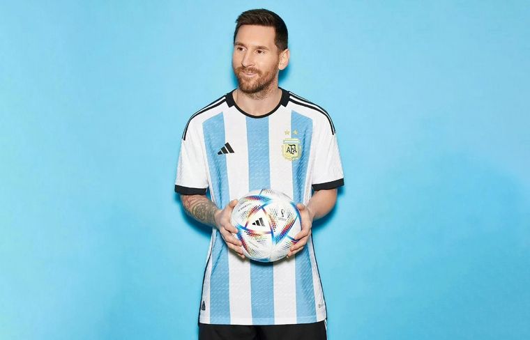 Messi presenta la nueva camiseta de la selección