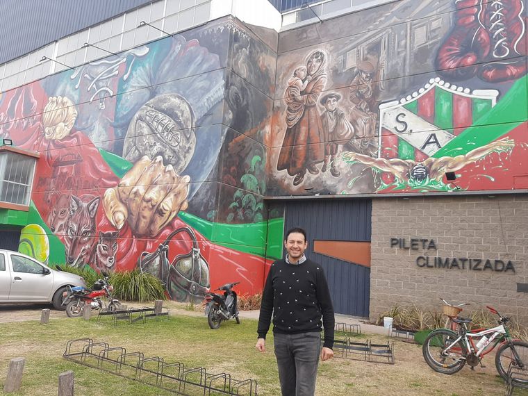 Cadena 3, en Las Parejas por el centenario del club Sportivo.