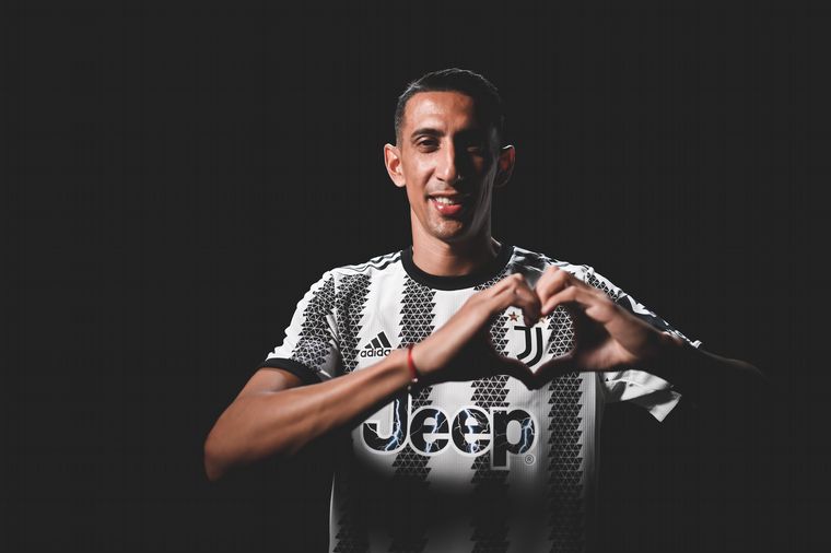 Ángel Di María con la camiseta de la Juventus.