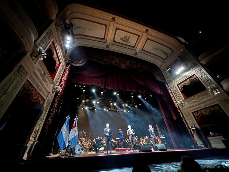 Córdoba vivió una noche de gala en la previa al Día de la Independencia.