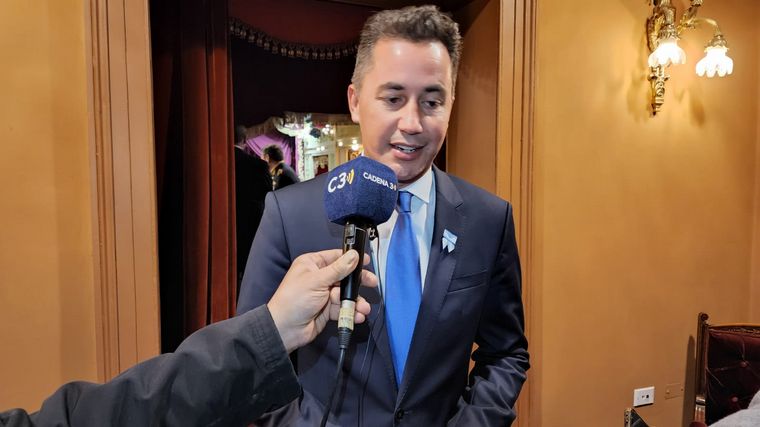 FOTO: El intendente Martín Llaryora habló con Cadena 3 tras el espectáculo.