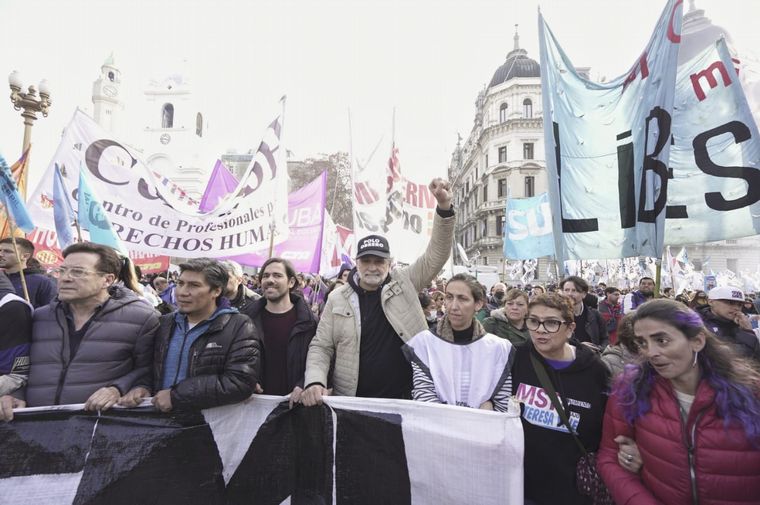 Movimientos de izquierda marcharon en Buenos Aires contra el Gobierno nacional.