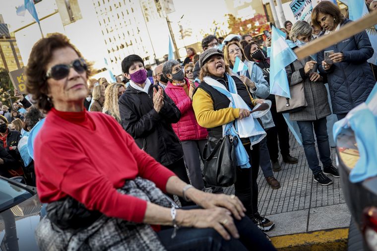 Manifestantes autoconvocados se congregaron en el centro de Buenos Aires.