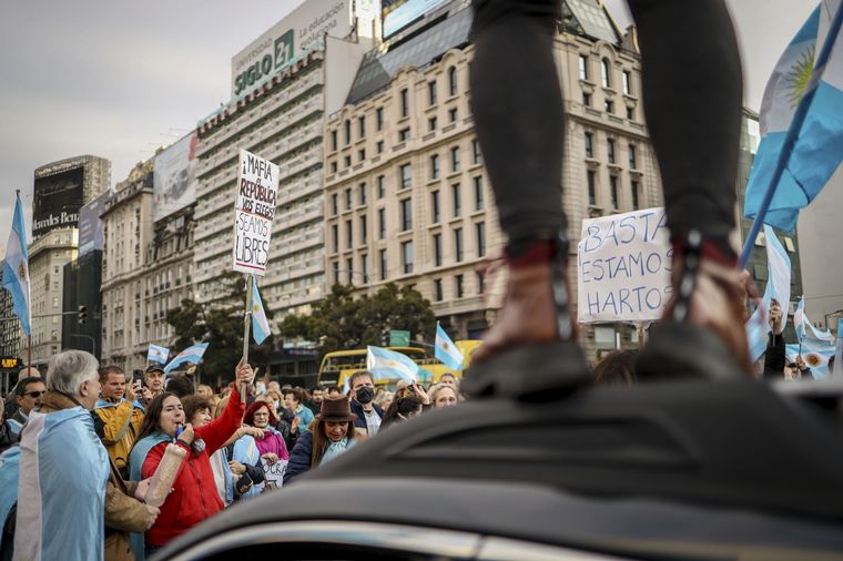 Manifestantes autoconvocados se congregaron en el centro de Buenos Aires.
