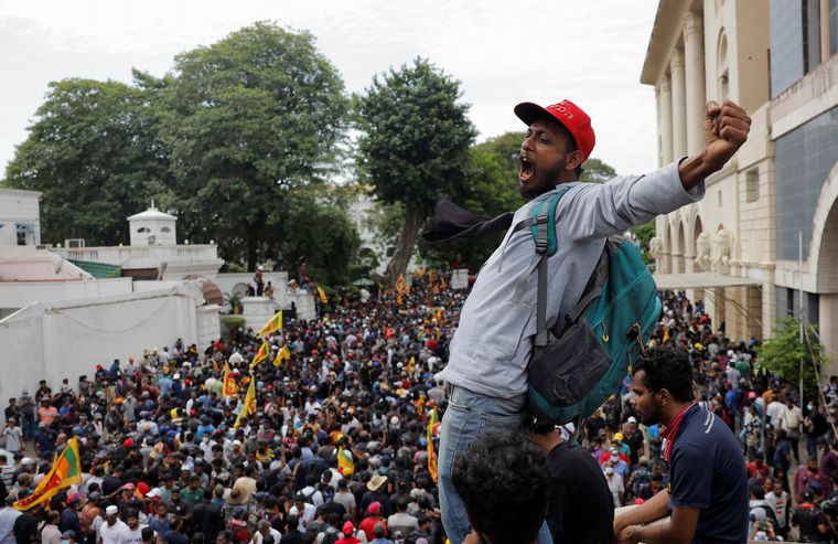 FOTO: Una multitud se manifestó en Sri Lanka para pedir la renuncia del presidente.