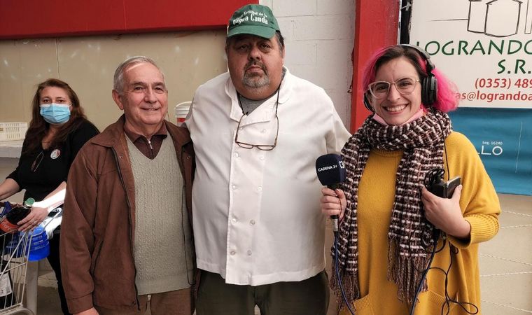 Carlos Gaite es uno de los cocineros de la bagna cauda.