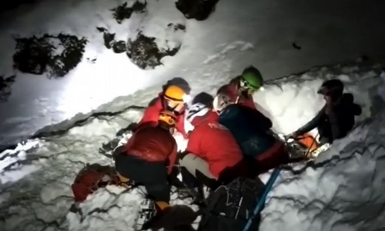 Un perro de rescate fue clave en el salvataje de un esquiador en Ushuaia.