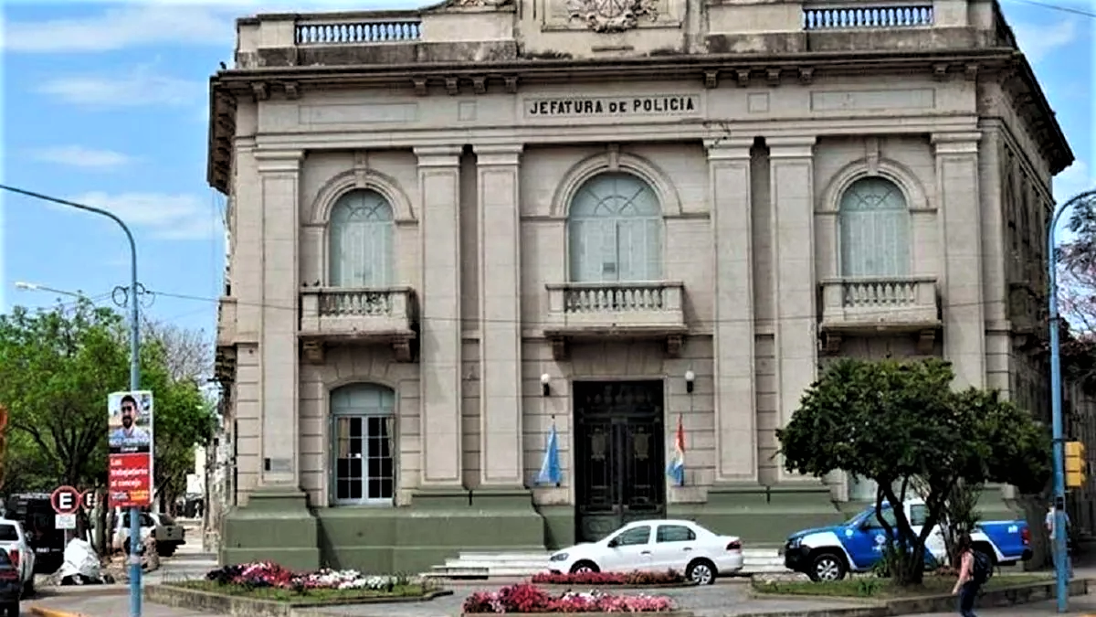 Investigan si el subcomisario preso en Rafaela organizó una fiesta en la cárcel.