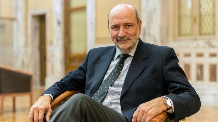 El dirigente radical cree que la incertidumbre política problematiza la economía. 