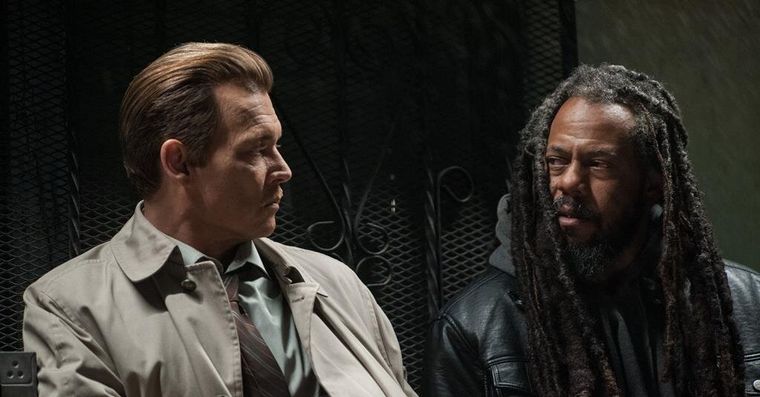 Depp con Amin Joseph en la película donde se peleó con el encargado de locaciones.