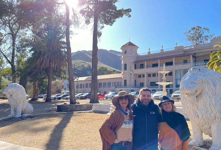 Cadena 3 recorrió junto a Iliana Calabró el Hotel Edén de La Falda.