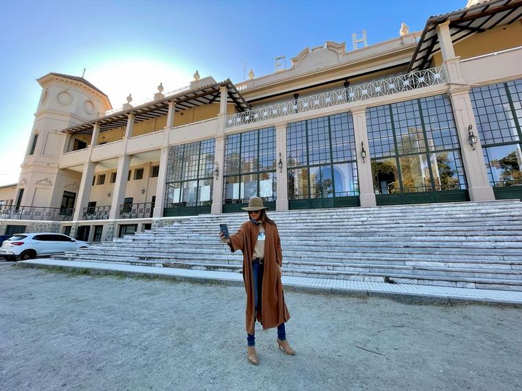 Cadena 3 recorrió junto a Iliana Calabró el Hotel Edén de La Falda.