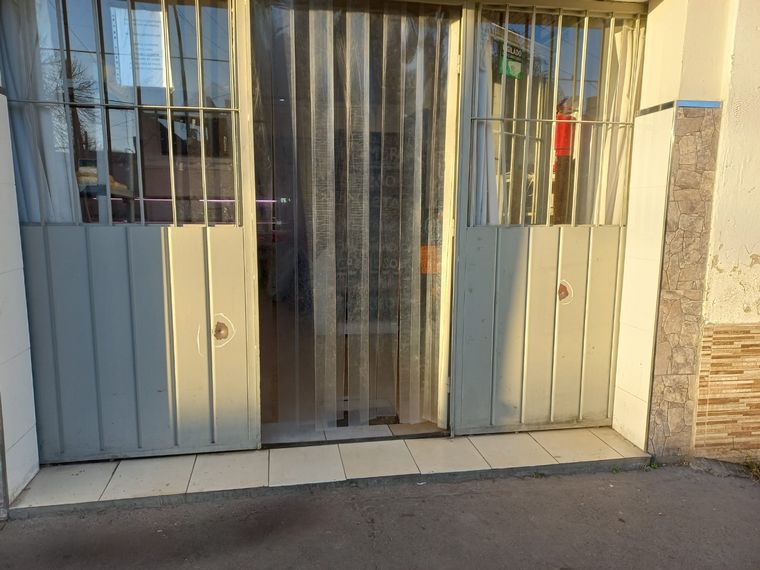 Balearon una carnicería: en total fueron cinco disparos.