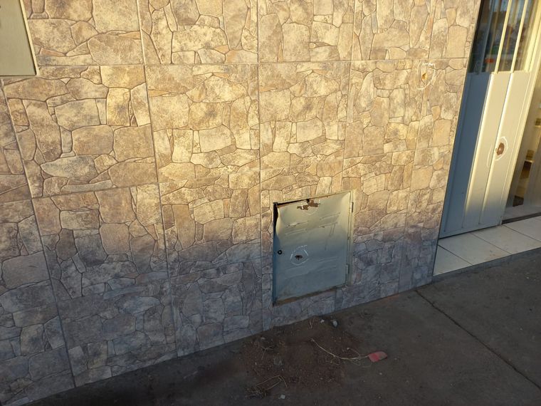 Balearon una carnicería: en total fueron cinco disparos.