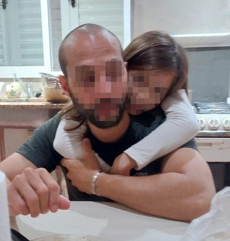 FOTO: Liberaron al padre de la hija de Roxana Carabajal.