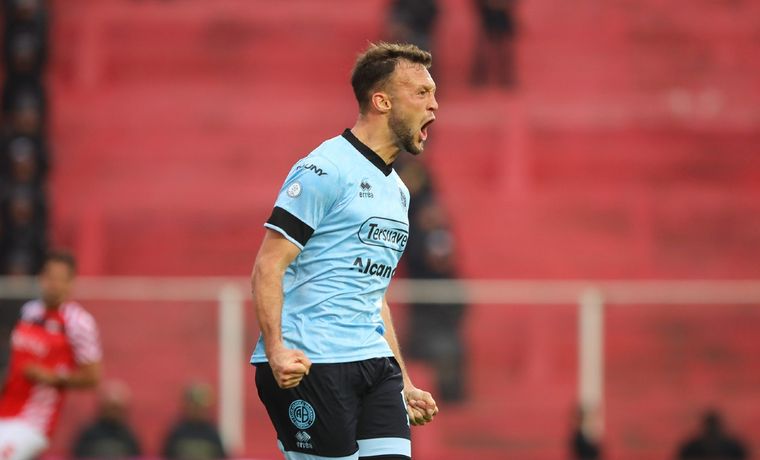 Joaquín Susvielles grita la apertura del marcador frente al 