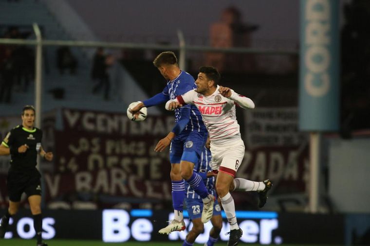Godoy Cruz superó a Lanús en Córdoba.