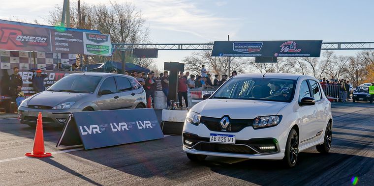 Entradas Boxes: $1.200.- (Menores 10 años sin cargo). Estacionamiento: $500.-