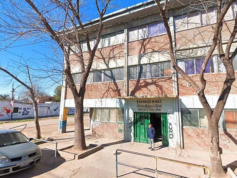 La escuela fue construida por el Padre Montaldo y está ubicada en barrio Ludueña.