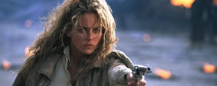 FOTO: Sharon Stone revolucionó la cartelera cuando irrumpió  convertida en pistolera.