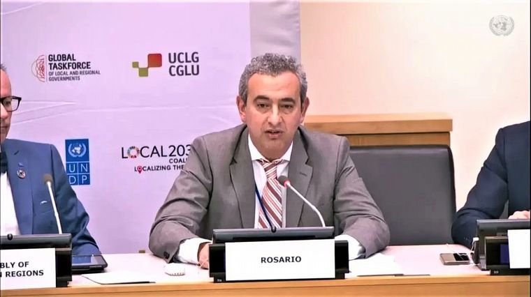 Javkin pidió financiación para ejecutar proyectos en la ciudad.