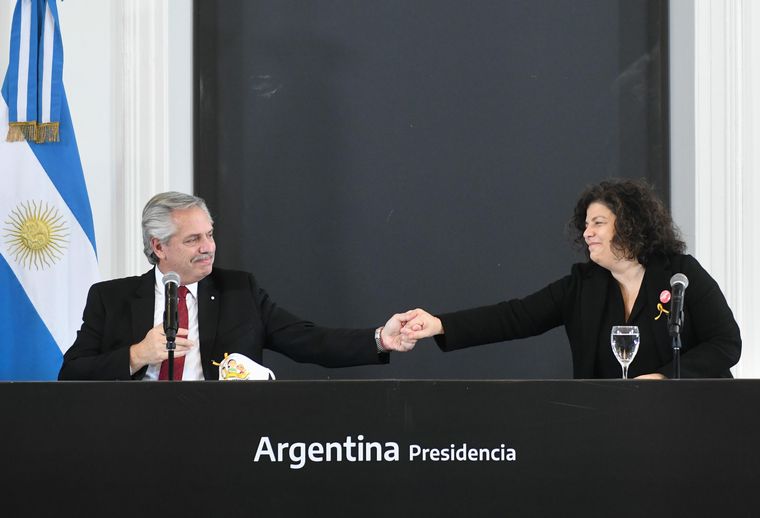 FOTO: Alberto Fernández junto a la ministra de Salud, Carla Vizzotti.