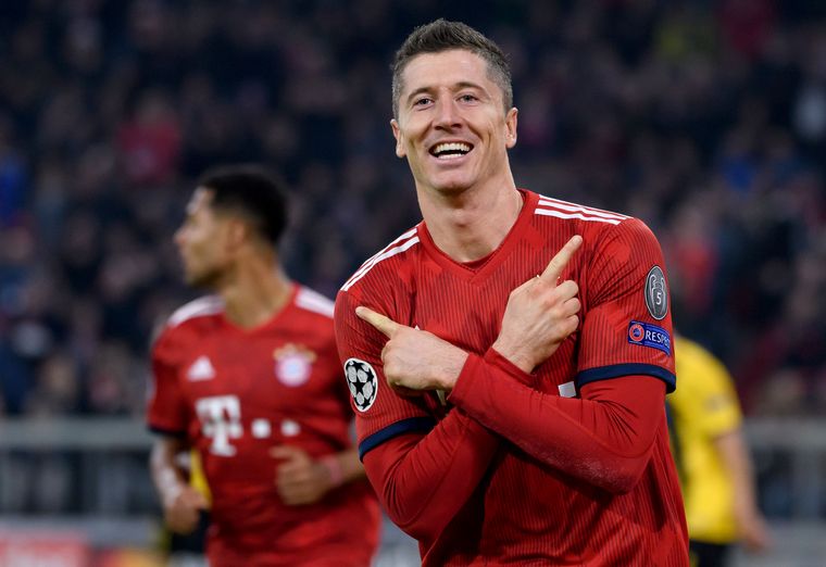 El delantero Robert Lewandowski jugará en Barcelona.