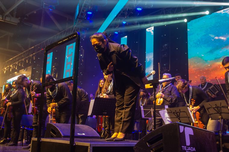 Éxito total en la primera jornada del Festival Nacional del Poncho en Catamarca.