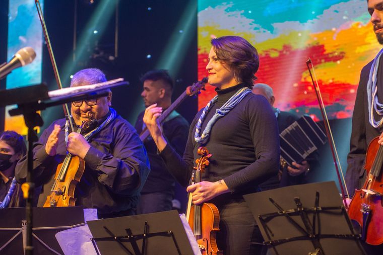 Éxito total en la primera jornada del Festival Nacional del Poncho en Catamarca.