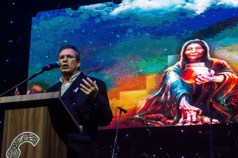 Éxito total en la primera jornada del Festival Nacional del Poncho en Catamarca.