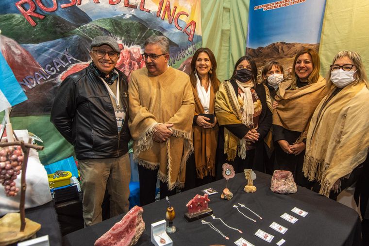 Éxito total en la primera jornada del Festival Nacional del Poncho en Catamarca.