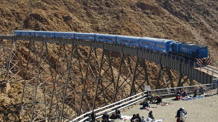 El Tren a las Nubes celebra sus 50 años de su primer viaje.