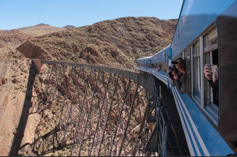 El Tren a las Nubes celebra sus 50 años de su primer viaje.